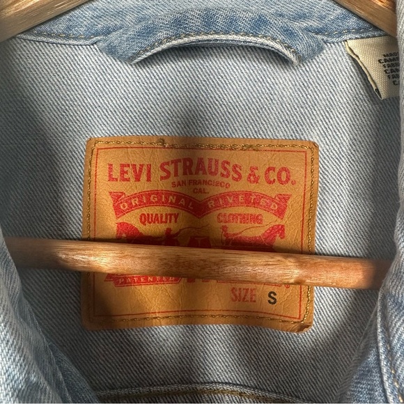 Levi’s Vintage Men’s Denim Light Wash Trucker Jacket Size Small - Picture 4 of 13